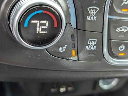 Used 2021 Chevrolet Traverse LT image 28