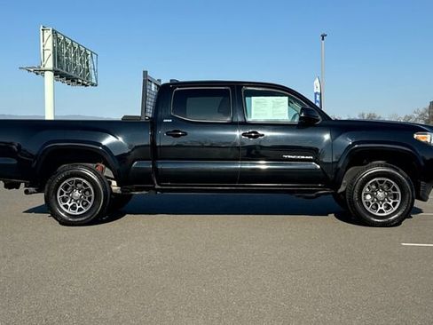 Used 2018 Toyota Tacoma SR5 image 3