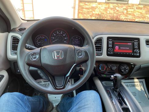Used 2018 Honda HR-V LX image 11