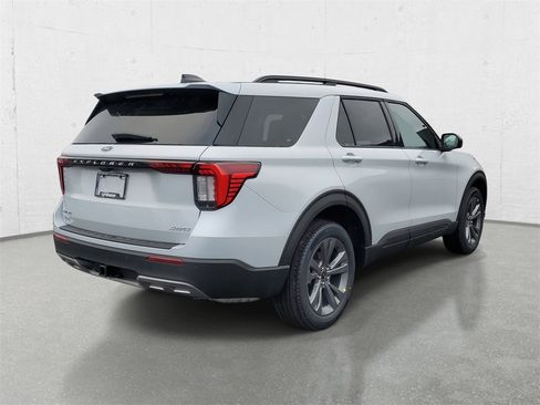 New 2026 Ford Explorer Active w/ Active Comfort Package image 6
