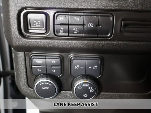 Used 2023 Chevrolet Suburban Premier AWD/4WD image 4