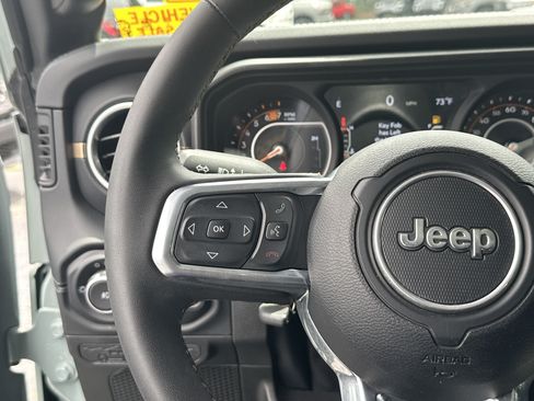 Used 2024 Jeep Wrangler Unlimited Sahara w/ Technology Group AWD/4WD image 27