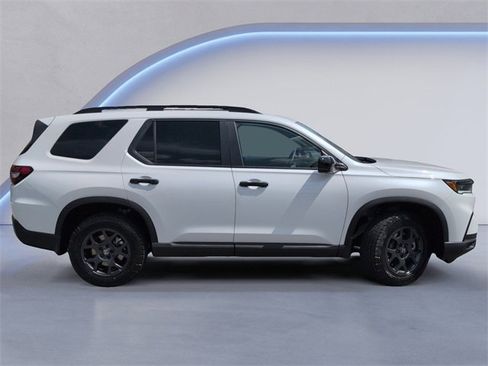 New 2025 Honda Pilot TrailSport image 3