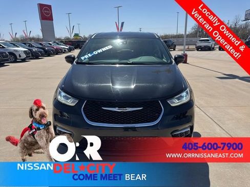 Used 2023 Chrysler Pacifica Touring-L image 8