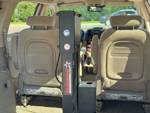 Used 2007 Kia Sedona EX image 34