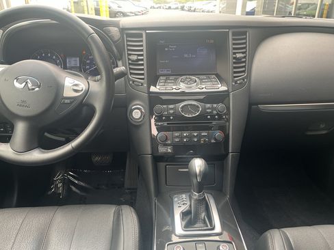 Used 2017 INFINITI QX70 2WD w/ Premium Package image 4