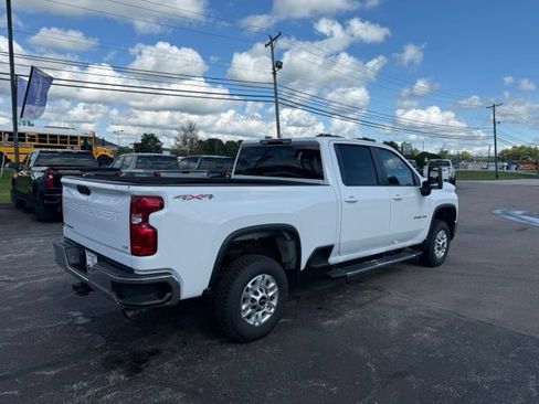 Used 2025 Chevrolet Silverado 2500 LT w/ Convenience Package AWD/4WD image 7