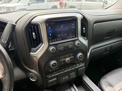 Used 2022 Chevrolet Silverado 1500 LTZ w/ LTZ Convenience Package II RWD image 19
