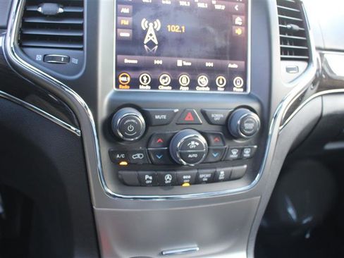 Used 2018 Jeep Grand Cherokee Overland image 21