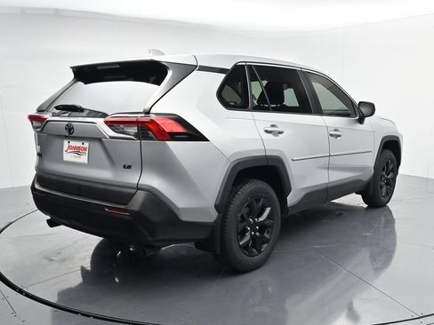 Used 2022 Toyota RAV4 LE FWD image 7