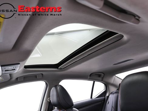 Used 2024 Nissan Sentra SR w/ SR Premium Package FWD image 34