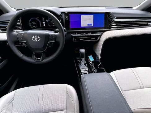 Used 2026 Toyota Camry XLE FWD image 16