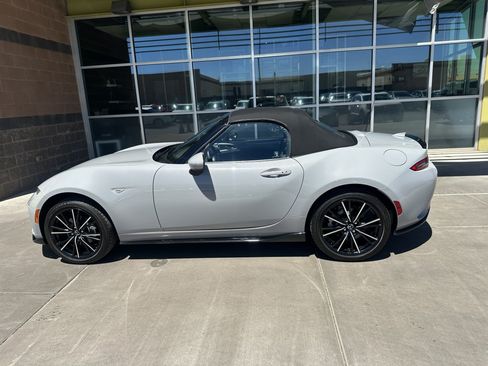 Used 2024 MAZDA MX-5 Miata Grand Touring w/ Appearance Package RWD image 6