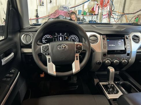 Certified 2018 Toyota Tundra SR5 w/ SR5 Upgrade Package AWD/4WD image 18