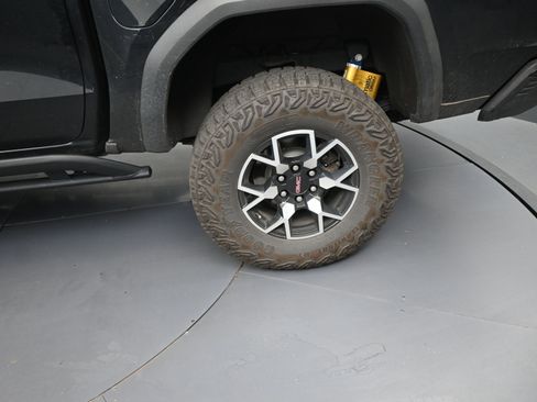 Used 2024 GMC Canyon AT4X image 19