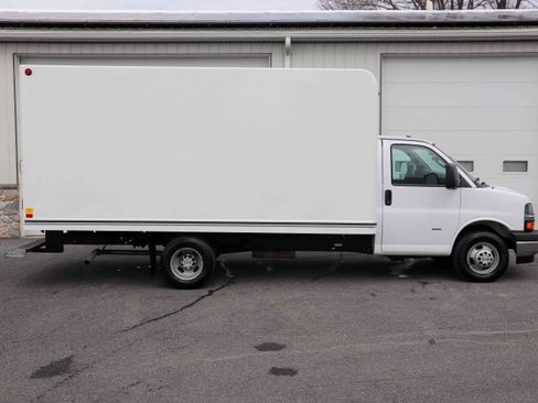 Used 2024 Chevrolet Express 3500 w/ Power Convenience Package image 2