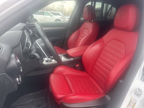 Used 2024 Alfa Romeo Stelvio Veloce image 6