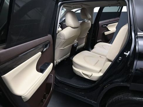 Used 2020 Toyota Highlander Limited FWD image 16