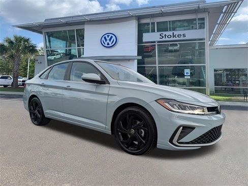 New 2026 Volkswagen Jetta SE image 2