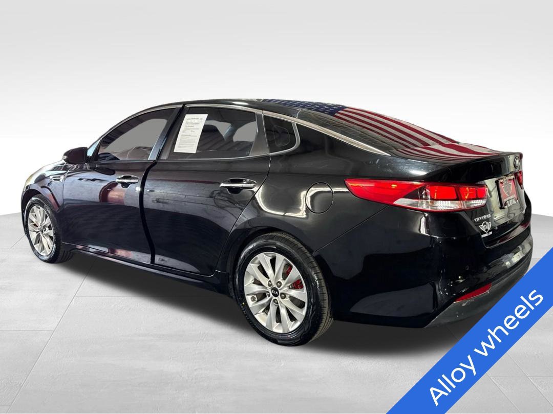 Used 2018 Kia Optima LX w/ 17" Alloy Wheels Package FWD image 7