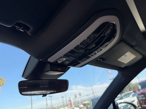 Used 2021 Porsche Macan image 24