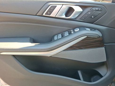 Used 2024 BMW X7 xDrive40i image 17