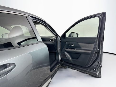 Used 2025 Nissan Kicks SV image 29