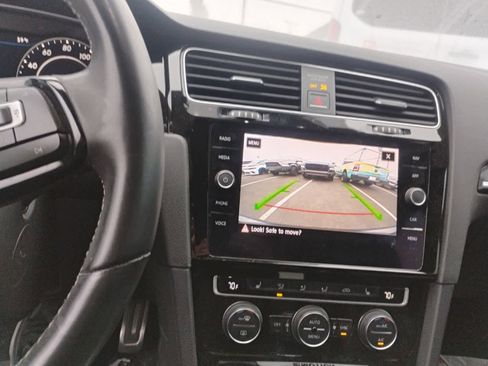 Used 2018 Volkswagen Golf R 4-Door image 7