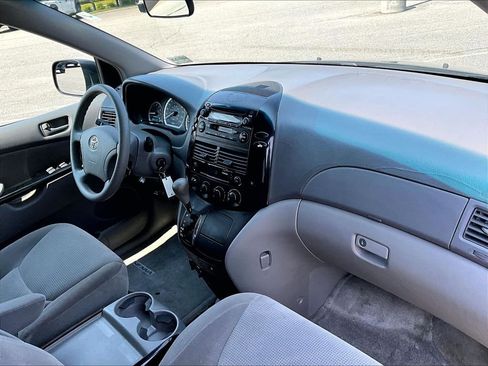 Used 2005 Toyota Sienna LE w/ LE Pkg 1 FWD image 14