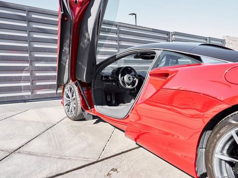 Used 2023 McLaren Artura image 29