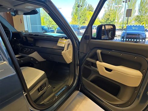 New 2025 Land Rover Defender 110 S image 29