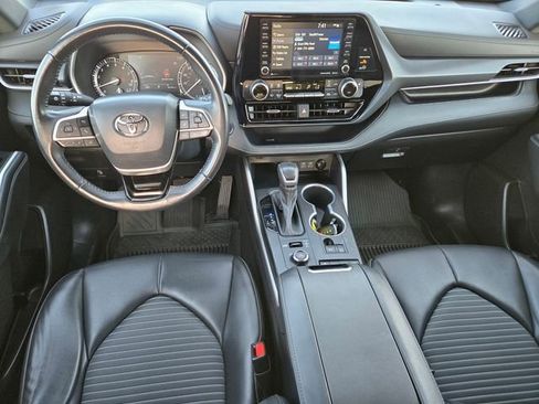 Used 2022 Toyota Highlander XSE AWD/4WD image 11