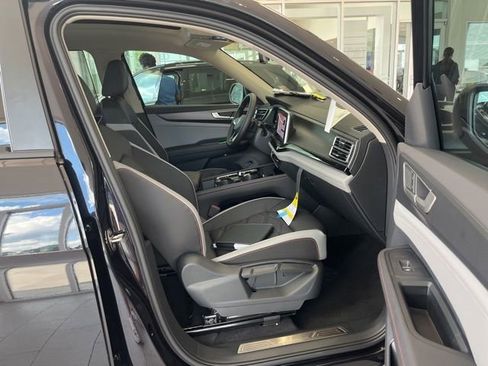 New 2026 Volkswagen Atlas Peak Edition image 32