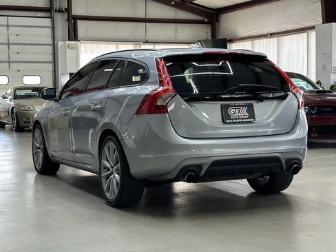 Used 2018 Volvo V60 T5 Dynamic w/ Vision Package image 4