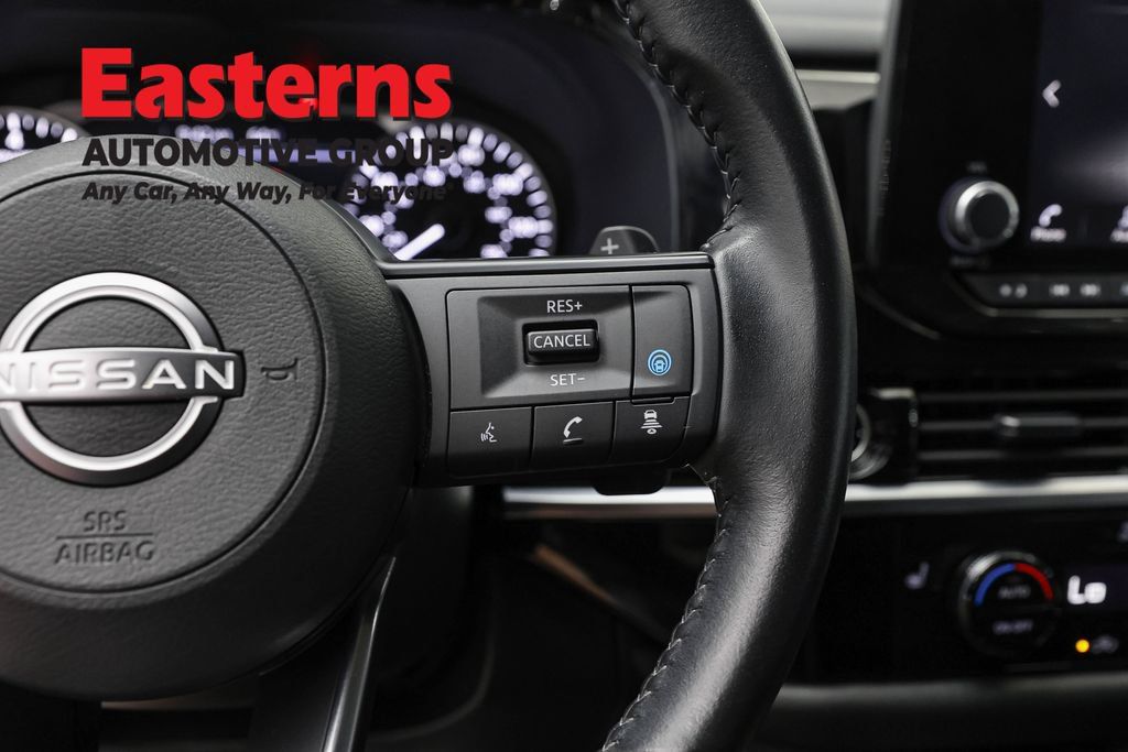 Used 2024 Nissan Pathfinder SV AWD/4WD image 16