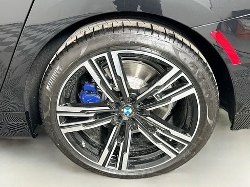 Used 2025 BMW 740i w/ Premium Package RWD image 23