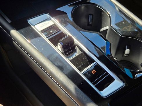 Certified 2024 Volkswagen Atlas Cross Sport SE AWD/4WD image 22