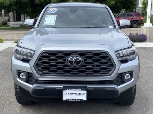 Used 2022 Toyota Tacoma TRD Off-Road AWD/4WD image 9