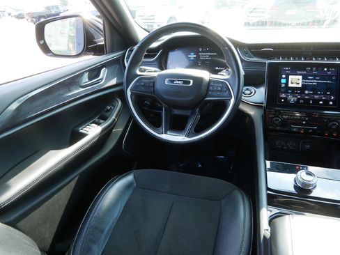 Used 2022 Jeep Grand Cherokee L Laredo image 9