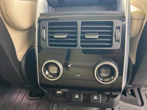 Used 2019 Land Rover Range Rover Sport HSE AWD/4WD image 32