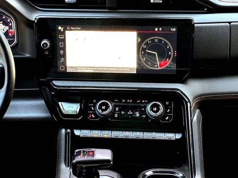 Used 2024 GMC Sierra 1500 AT4 w/ Technology Package AWD/4WD image 26
