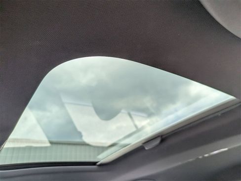 Used 2017 Volkswagen GTI SE image 30