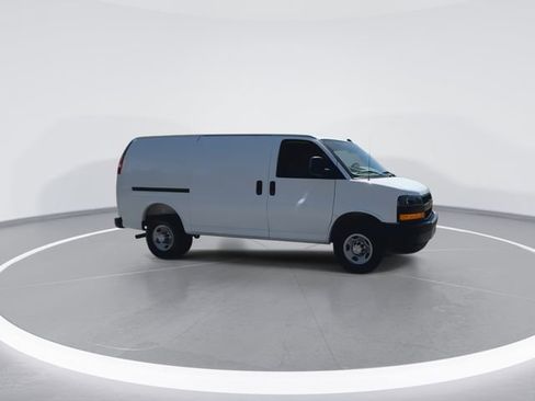 Used 2025 Chevrolet Express 2500 RWD image 2
