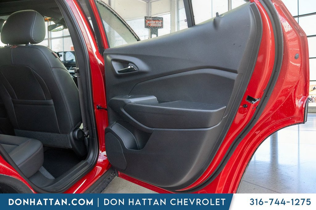 New 2026 Chevrolet Trax RS w/ Sunroof Package FWD image 24