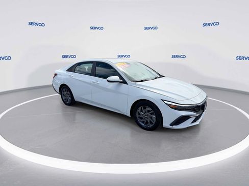 Used 2024 Hyundai Elantra SEL FWD image 2