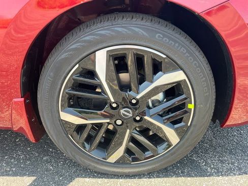 New 2025 Nissan Versa SR w/ Trunk Package image 11