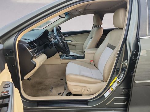 Used 2013 Toyota Camry XLE w/ Leather Pkg FWD image 11
