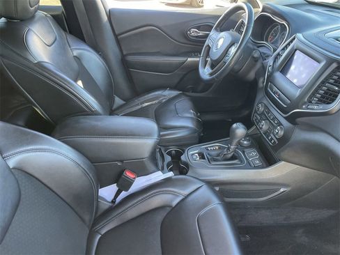 Used 2019 Jeep Cherokee Latitude Plus w/ Comfort/Convenience Group image 11