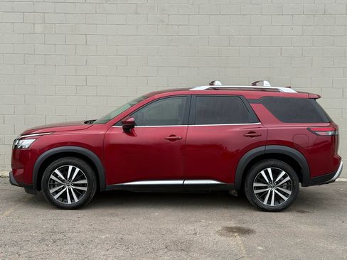 Used 2023 Nissan Pathfinder Platinum AWD/4WD image 4