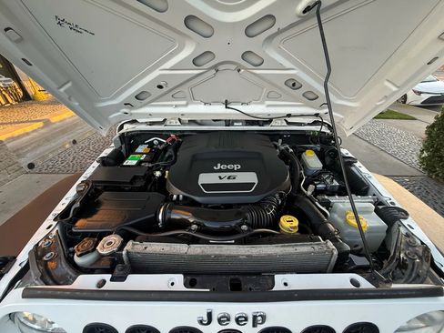 Used 2018 Jeep Wrangler Unlimited Sport S image 32